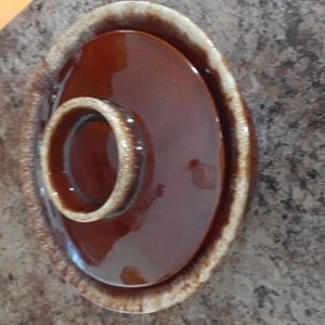 Beautiful vintage Hull Pottery 8"casserole dish w lid